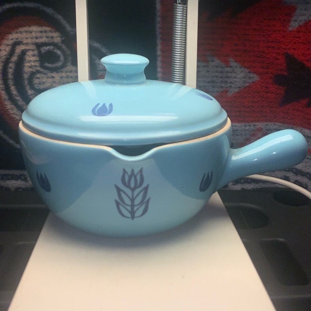 Vintage Cronin Blue Tulip USA Pottery Bakeware Lidded Handled Dish Spout